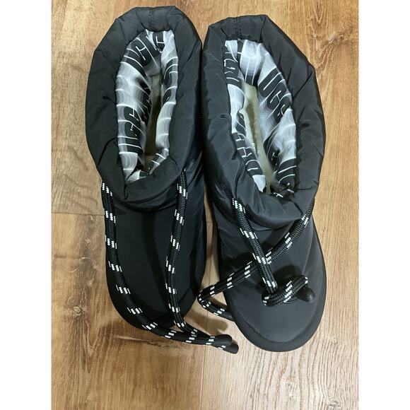 UGG BLACK CLASSIC MAXI SHORT WINTER SNOW BOOTS, KIDS- SIZE 4 - Picture 3 of 9